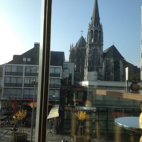 11/16/2012 tarihinde vincent l.ziyaretçi tarafından Mayersche Buchhandlung'de çekilen fotoğraf