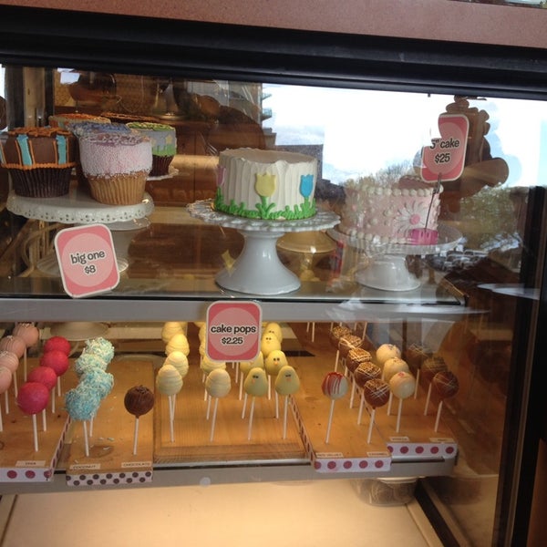 Photo taken at Cupcakes on Denman by Frida L. on 4/18/2014