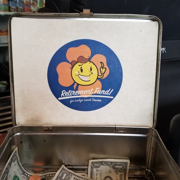 Das Foto wurde bei Lucky&#39;s Lunch Counter von Bill M. am 9/20/2018 aufgenommen