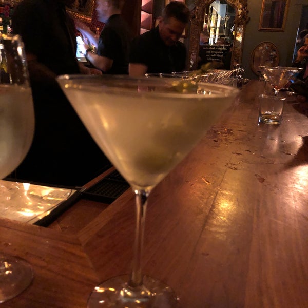 Foto tomada en Marty&#39;s Martini Bar  por Steven B. el 6/8/2019