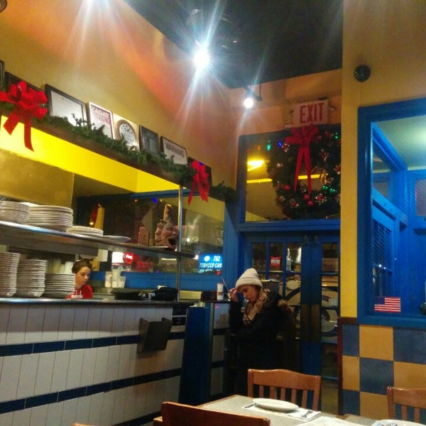 12/23/2014 tarihinde pɹoɟuɐs@ziyaretçi tarafından Uncle Nick&#39;s Greek Cuisine'de çekilen fotoğraf