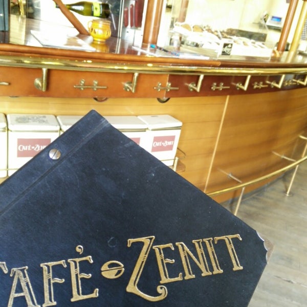 Photo taken at Café Zenit by Ignacio S. on 2/9/2015