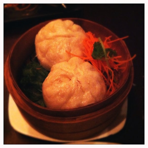 Photo taken at Bangkok Joe&#39;s Thai Restaurant &amp; Dumpling Bar by Saliha on 10/7/2012