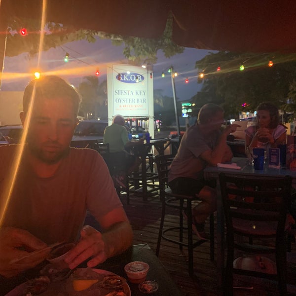 Foto tirada no(a) Siesta Key Oyster Bar por maura em 9/1/2020