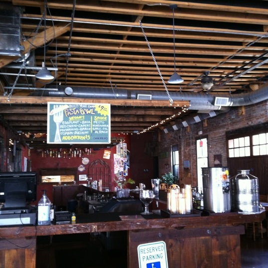 10/4/2012にGustavo B.がChimera Brewing Companyで撮った写真