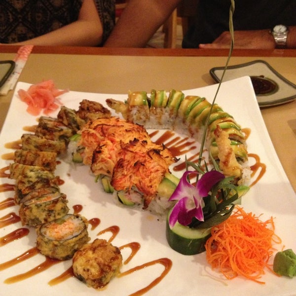 Foto tomada en Sushi Cafe &amp; Shilla Korean Restaurant  por David P. el 1/6/2013