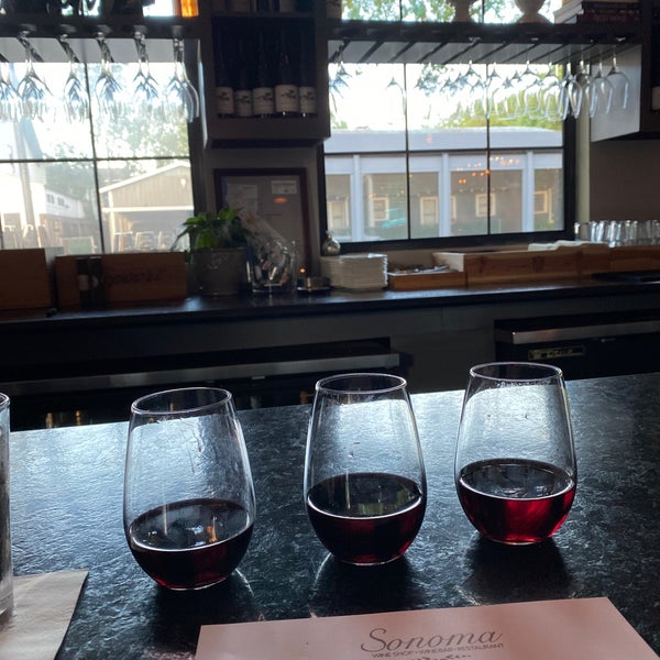4/27/2022 tarihinde Sarah B.ziyaretçi tarafından Sonoma Wine Bar &amp; Restaurant'de çekilen fotoğraf