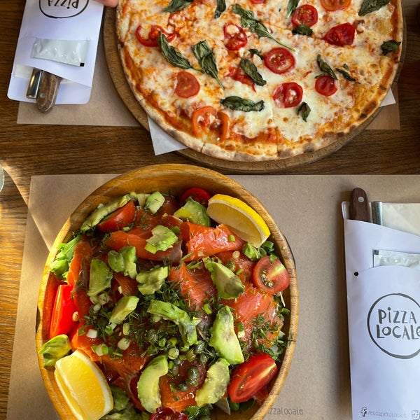 Foto tirada no(a) Pizza Locale por Berat Y. em 7/22/2021
