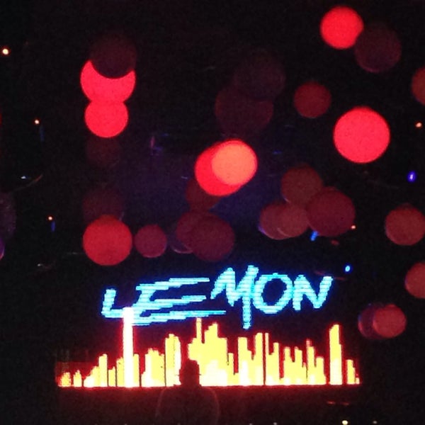 รูปภาพถ่ายที่ Lemon Club โดย Verónica M. เมื่อ 11/2/2013