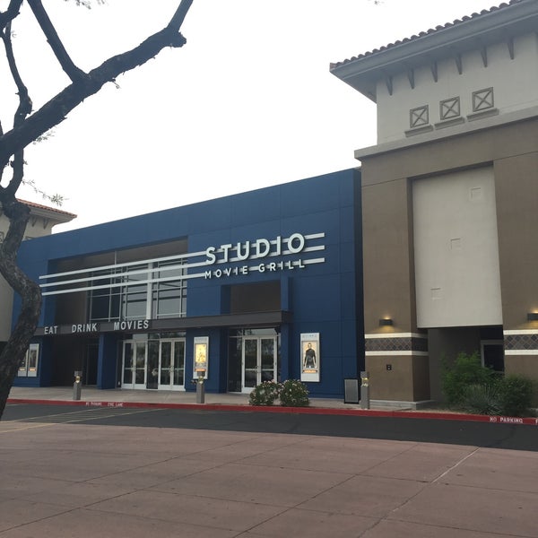 Снимок сделан в Studio Movie Grill Scottsdale пользователем Kevin L. 5/21/2015