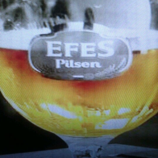 Foto tirada no(a) Efes Beer Pub por Erhan D. em 12/20/2012