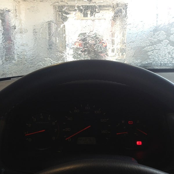 5/20/2013에 Tajma H.님이 Express Car Wash에서 찍은 사진