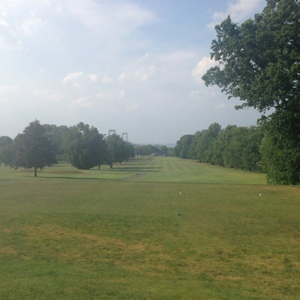 Foto diambil di Clearview Park Golf Course oleh Jort P. pada 7/20/2013
