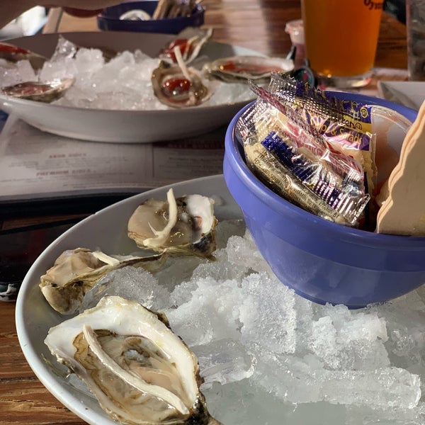 Снимок сделан в Siesta Key Oyster Bar пользователем Cristy 6/14/2019