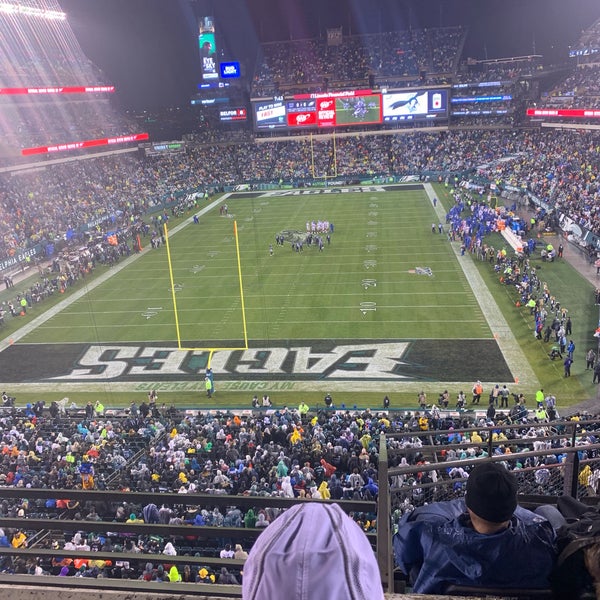 Photo taken at Lincoln Financial Field by Cristy on 12/10/2019