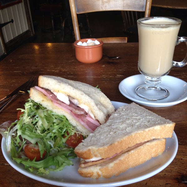 Chequers Inn Pub in Chipping Norton