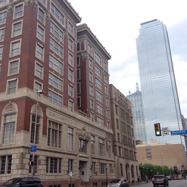 Foto diambil di Dallas Municipal Court oleh Chi N. pada 4/14/2014