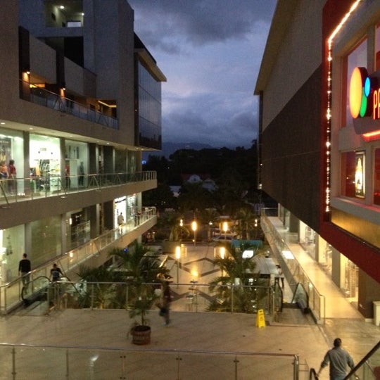 Bella Terra Mall - Centro comercial en Santiago De Los Caballeros