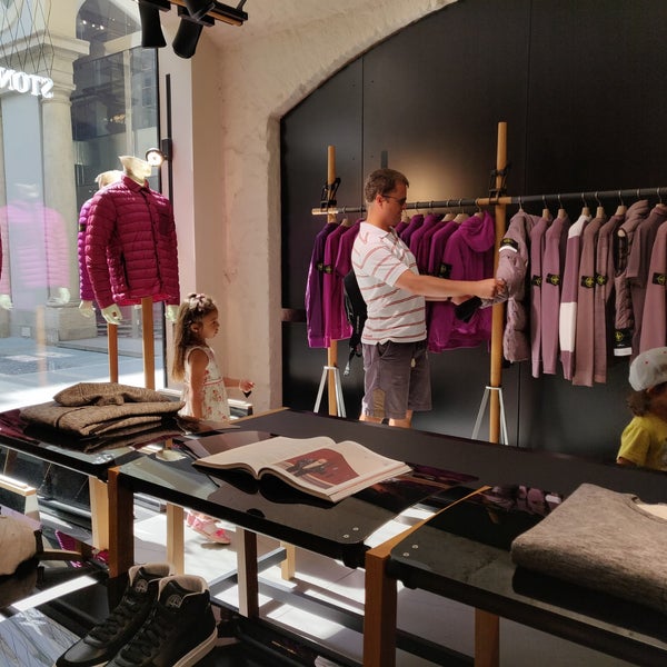 Nice one одежда интернет магазин. Nice one одежда. Ницца магазины одежды. Диор детский магазин. Wownice магазин.