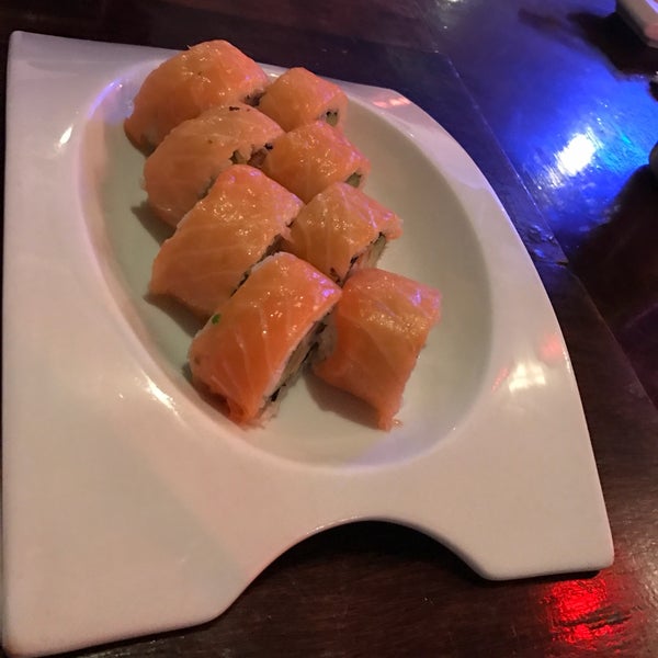 Foto tomada en Nikko Seafood and Sushi  por Karin el 1/28/2017