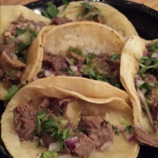 Снимок сделан в Los Taquitos Mexican Grill пользователем Jessica R. 10/23/2013