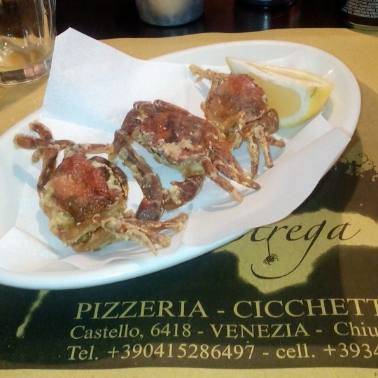 Photo prise au Pizzeria - Cicchetteria &quot;Alla Strega&quot; par Roberto S. le4/13/2014