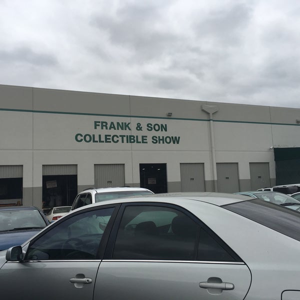 Photo taken at Frank &amp; Son Collectible Show by Liberty A. on 5/12/2018