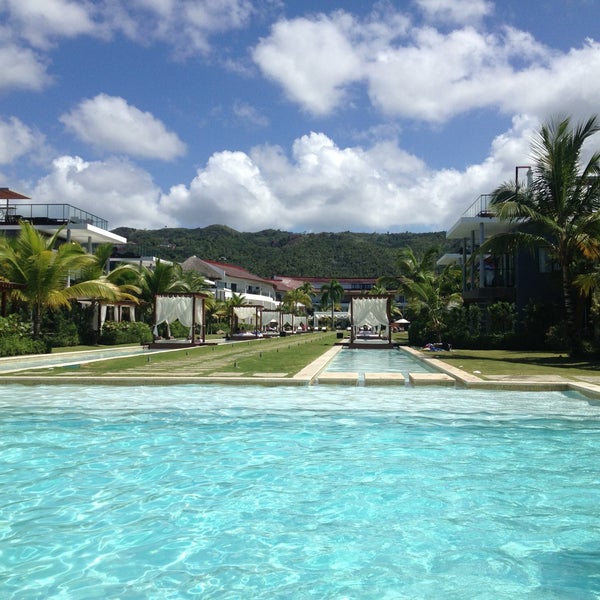 Foto diambil di Sublime Samaná Hotel &amp; Residences oleh Ronald G. pada 4/28/2013