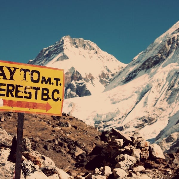 Foto tirada no(a) Mount Everest | Sagarmāthā | सगरमाथा | ཇོ་མོ་གླང་མ | 珠穆朗玛峰 por ᴡ N. em 5/24/2014