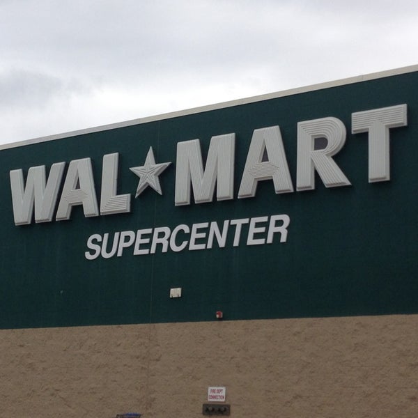 Walmart Supercenter Pine City에서 대형 매장일에서의 사진