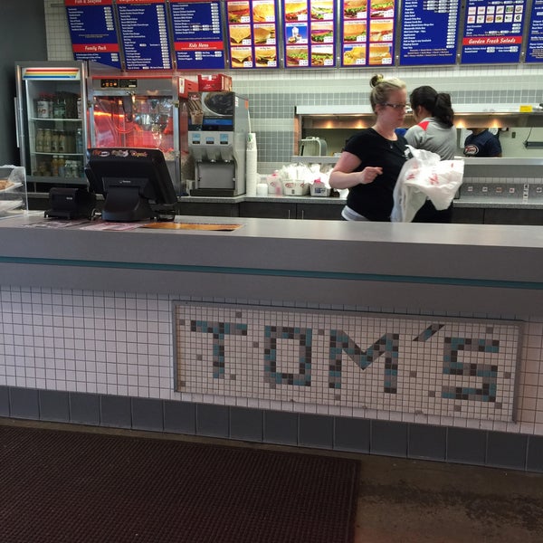 Tom's Drive In - Fast Food Restaurant