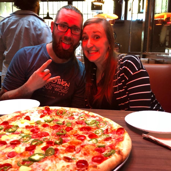 9/28/2018 tarihinde Tiffany G.ziyaretçi tarafından Big Mario&#39;s Pizza'de çekilen fotoğraf