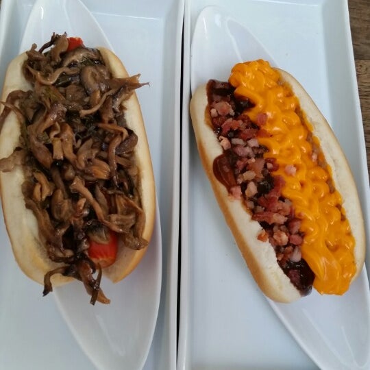 Photo taken at Überdog - Amazing Hot Dogs by Rafael B. on 12/28/2014