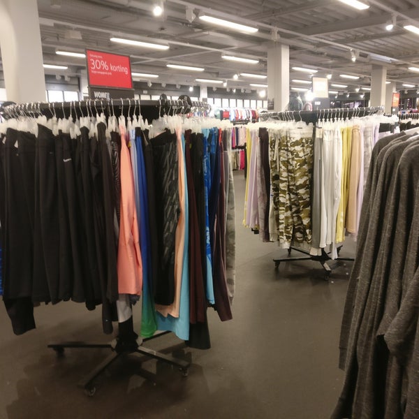 Fotos em Nike Clearance Store Zamenhofdreef 2 Seinedreef