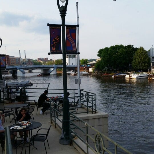 Das Foto wurde bei Molly Cool&#39;s Seafood Tavern von Paul K. am 7/20/2014 aufgenommen