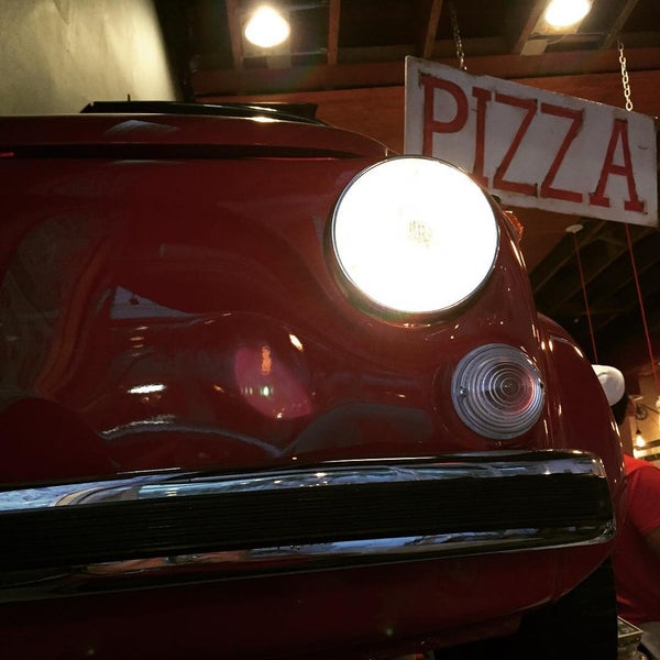 Снимок сделан в Pummarola Pastificio Pizzeria пользователем Marcelo C. 7/6/2015
