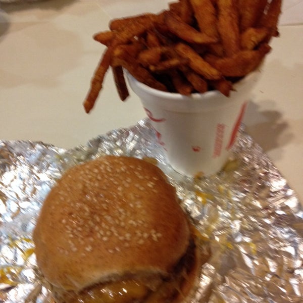 Photo taken at MOOYAH Burgers, Fries &amp; Shakes by Mark T. on 10/13/2013