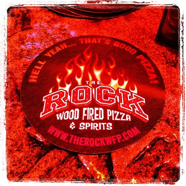 Foto tirada no(a) The Rock Wood Fired Pizza por Tan em 2/17/2013