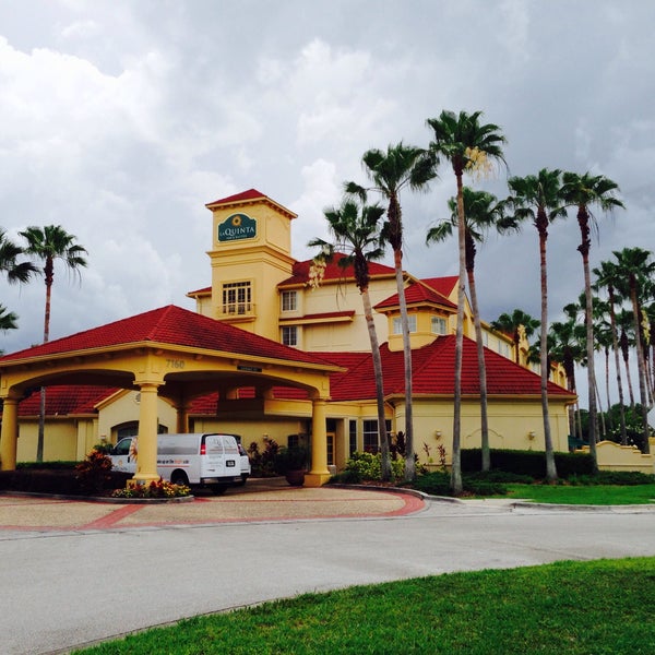 6/5/2016にCesar L.がLa Quinta Inn &amp; Suites Orlando Airport Northで撮った写真