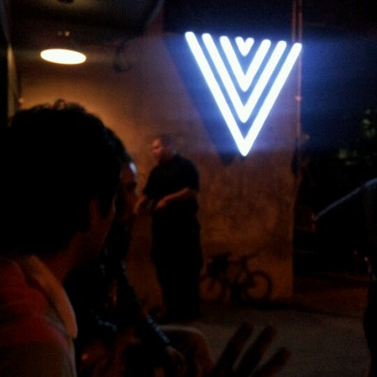 Photo prise au UV Bar par Miguel Z. le10/26/2012