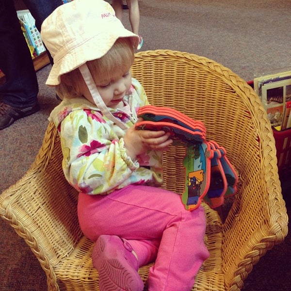 6/8/2013 tarihinde Anne D.ziyaretçi tarafından Red Balloon Bookshop'de çekilen fotoğraf
