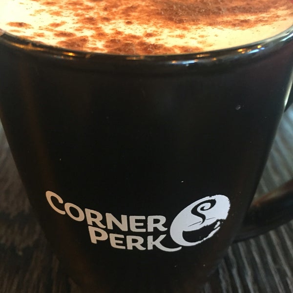 รูปภาพถ่ายที่ The Corner Perk Cafe, Dessert Bar, and Coffee Roasters โดย Caroline T. เมื่อ 7/14/2016