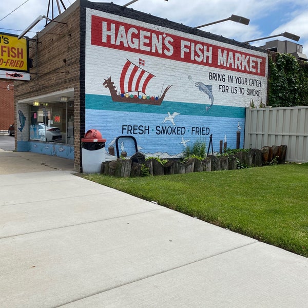 Foto diambil di Hagen&#39;s Fish Market oleh S H. pada 6/13/2020
