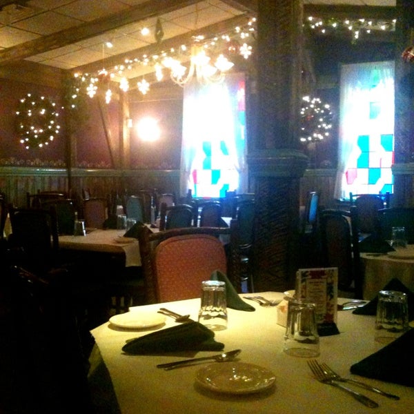 12/22/2012에 S H.님이 Edelweiss German/American Restaurant에서 찍은 사진