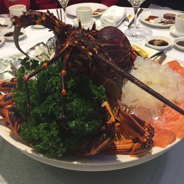 Das Foto wurde bei Golden Century Seafood Restaurant von Craig H. am 7/28/2017 aufgenommen