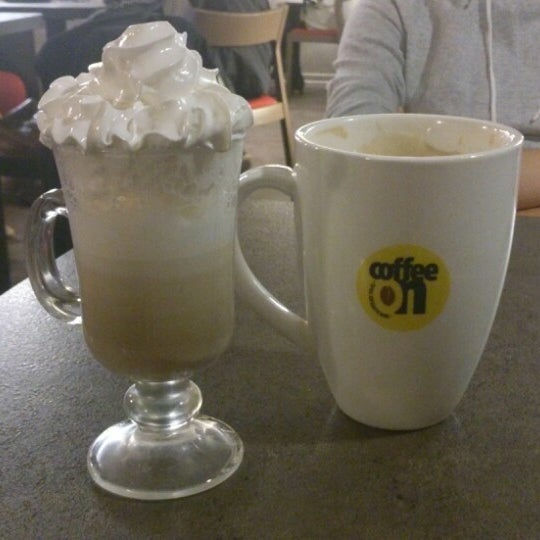 Foto diambil di Coffee On oleh Valerie pada 11/1/2013