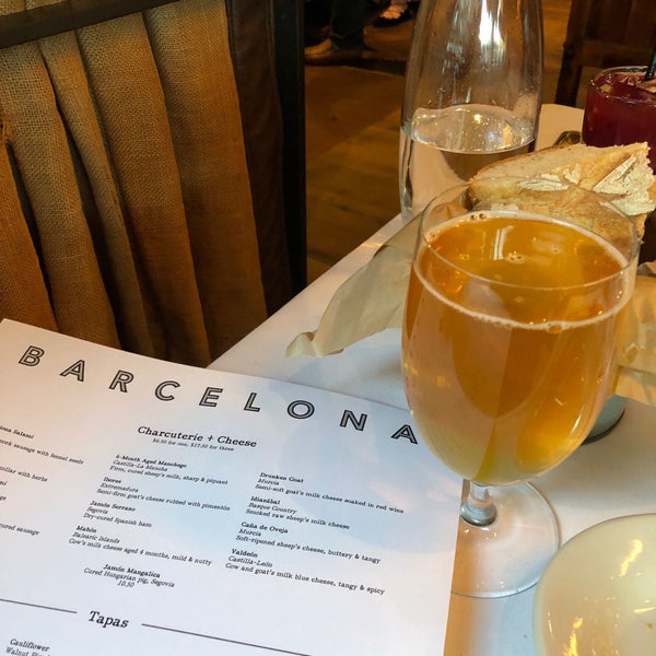 1/19/2018 tarihinde Carlos G.ziyaretçi tarafından Barcelona Wine Bar'de çekilen fotoğraf