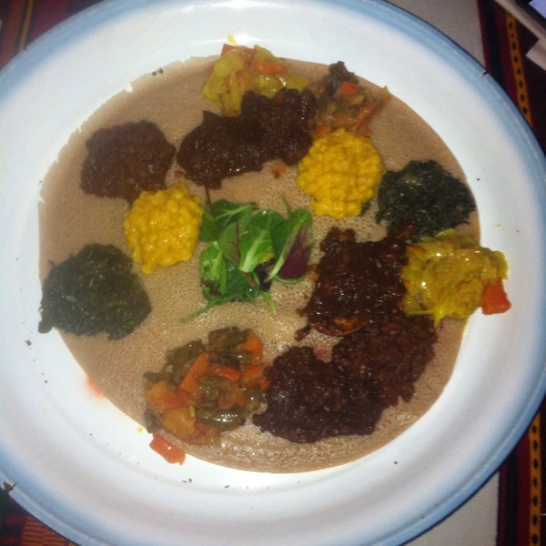 Harambe Ethiopian Cuisine Vancouver'de Etiyopya Restoranı'da fotoğraflar