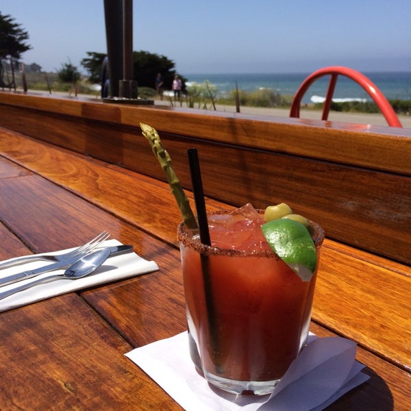 5/30/2014 tarihinde Paul S.ziyaretçi tarafından Moonstone Beach Bar &amp; Grill'de çekilen fotoğraf