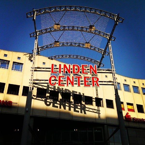 รูปภาพถ่ายที่ Linden-Center โดย Christian B. เมื่อ 3/13/2014